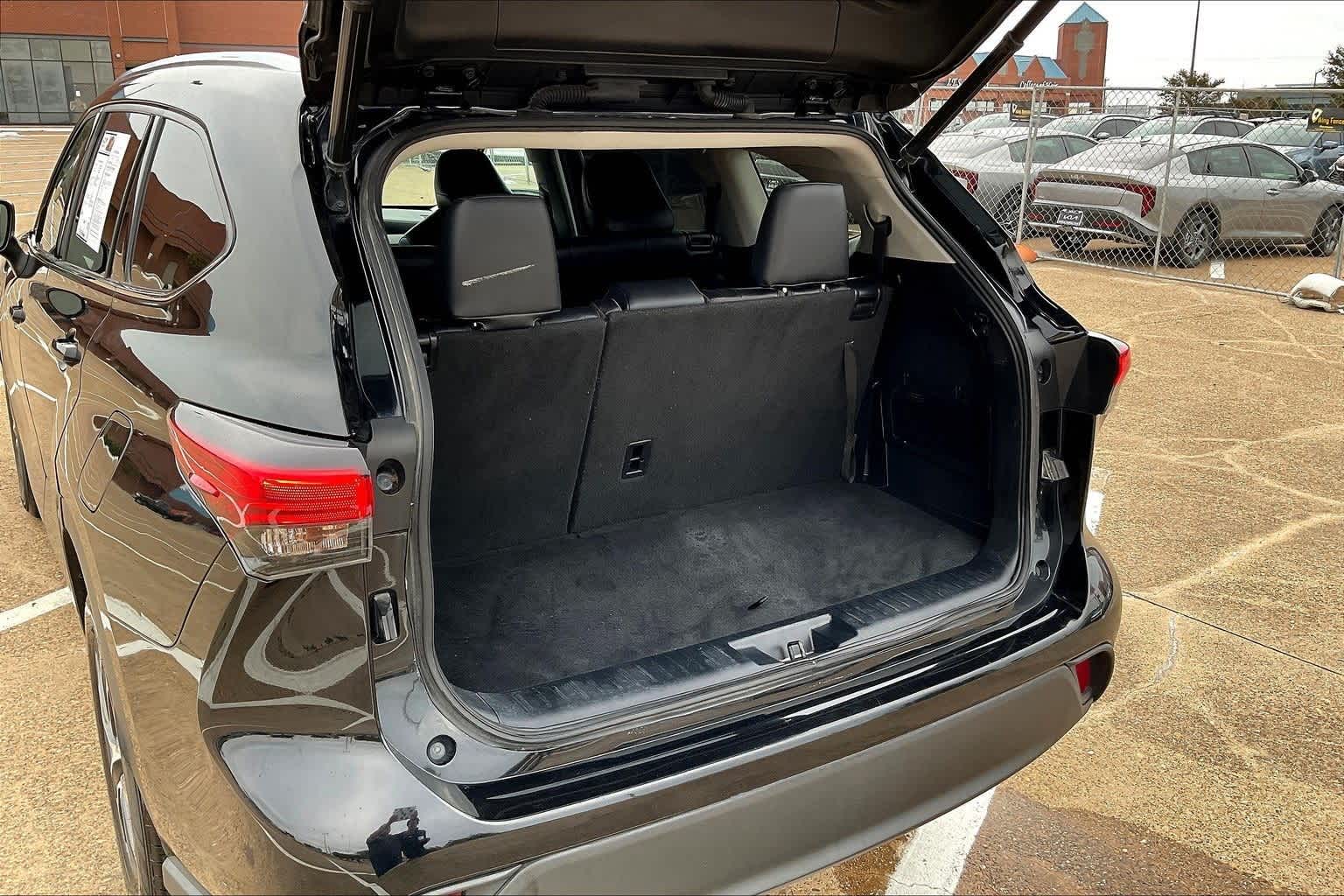 Thumbnail: 2021 Toyota Highlander - 18