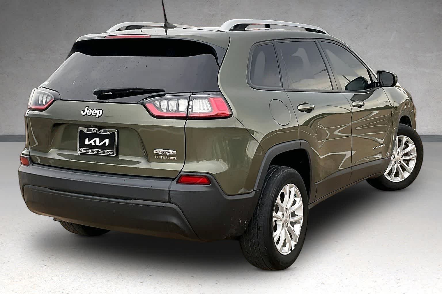 Thumbnail: 2021 Jeep Cherokee - 22