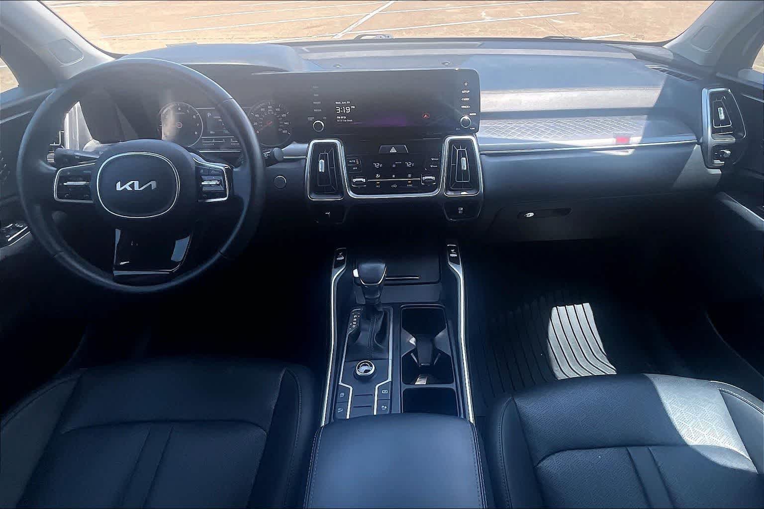 Thumbnail: 2023 Kia Sorento - 8