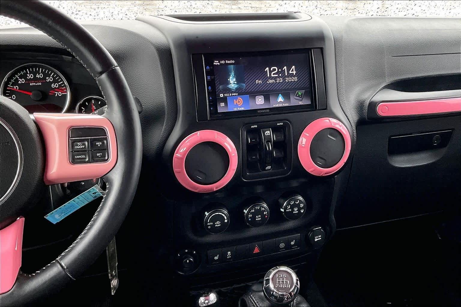 Thumbnail: 2016 Jeep Wrangler - 14