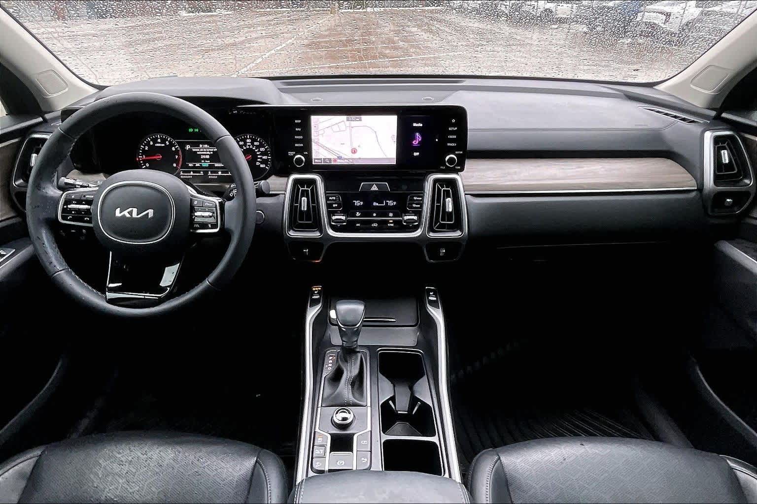 Thumbnail: 2023 Kia Sorento - 9