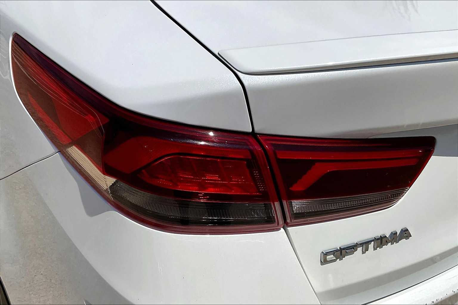 2019 Kia Optima S 32