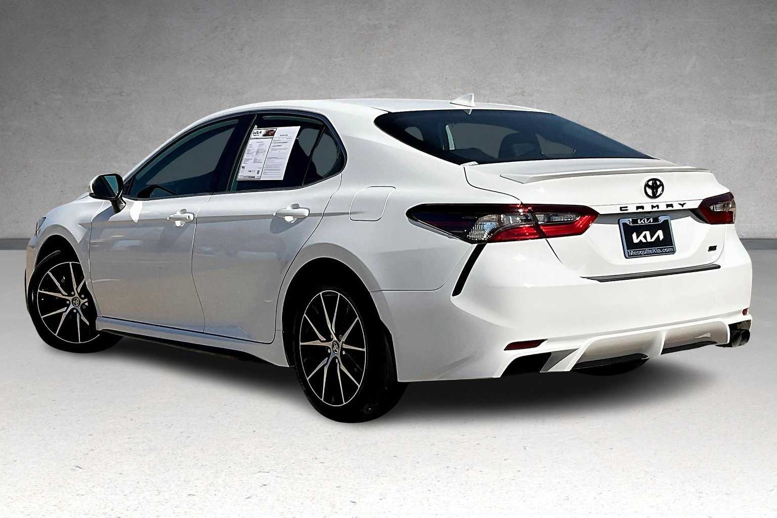 2024 Toyota Camry SE photo 4