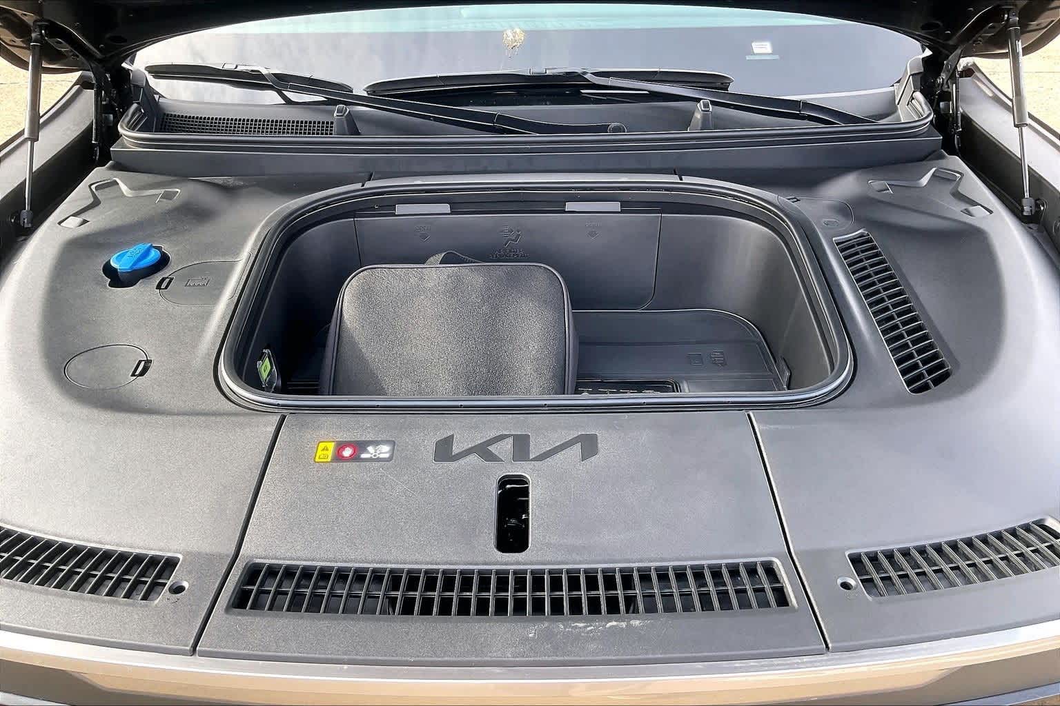 Thumbnail: 2026 Kia EV9 - 8