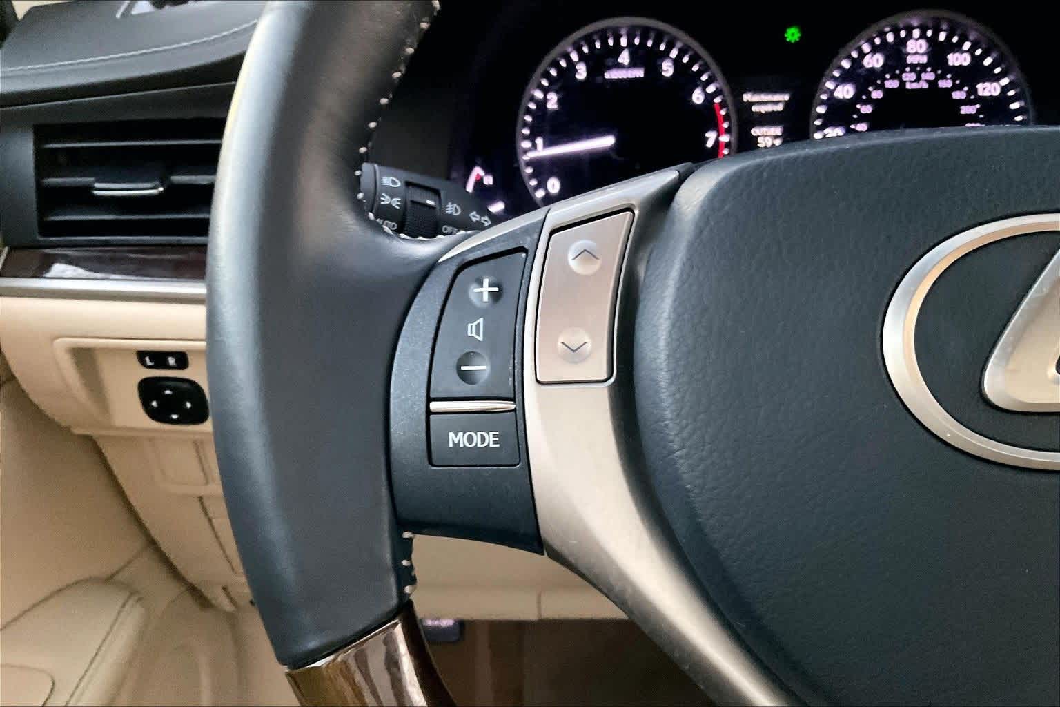 Thumbnail: 2013 Lexus ES - 24