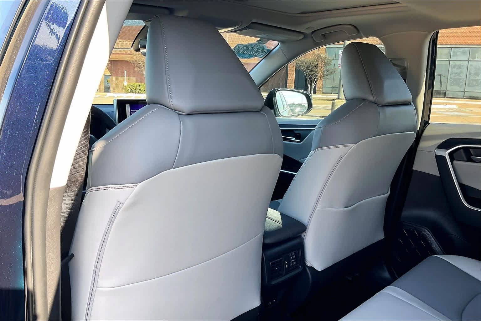 Thumbnail: 2025 Toyota RAV4 - 12