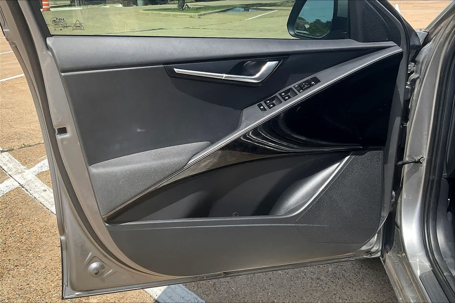 Thumbnail: 2024 Kia Niro - 27