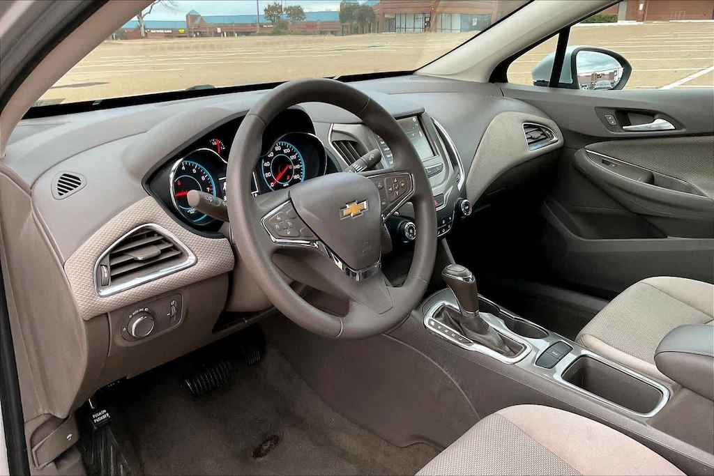 Used 2017 Chevrolet Cruze LT Auto Sedan