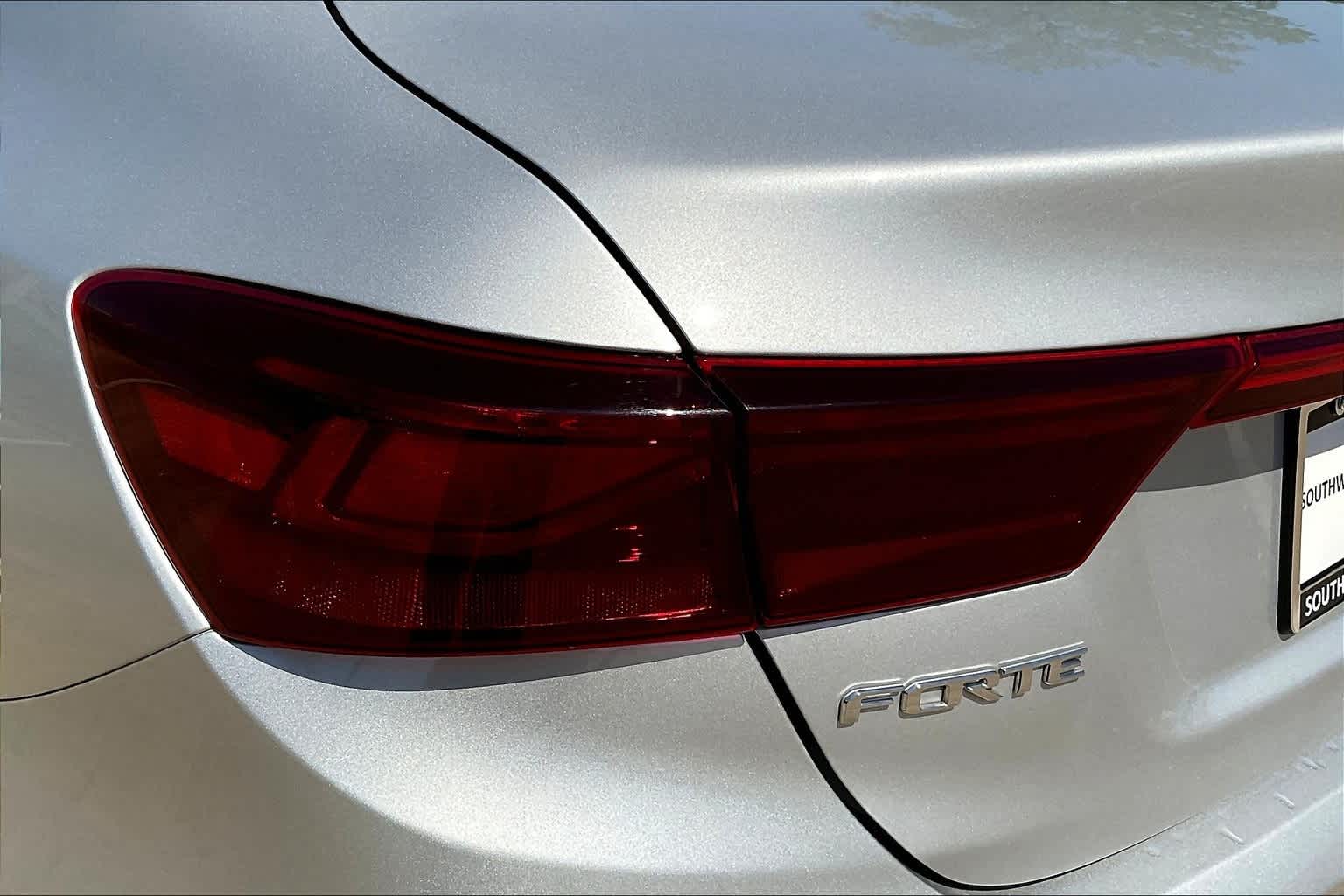 Thumbnail: 2021 Kia Forte - 31