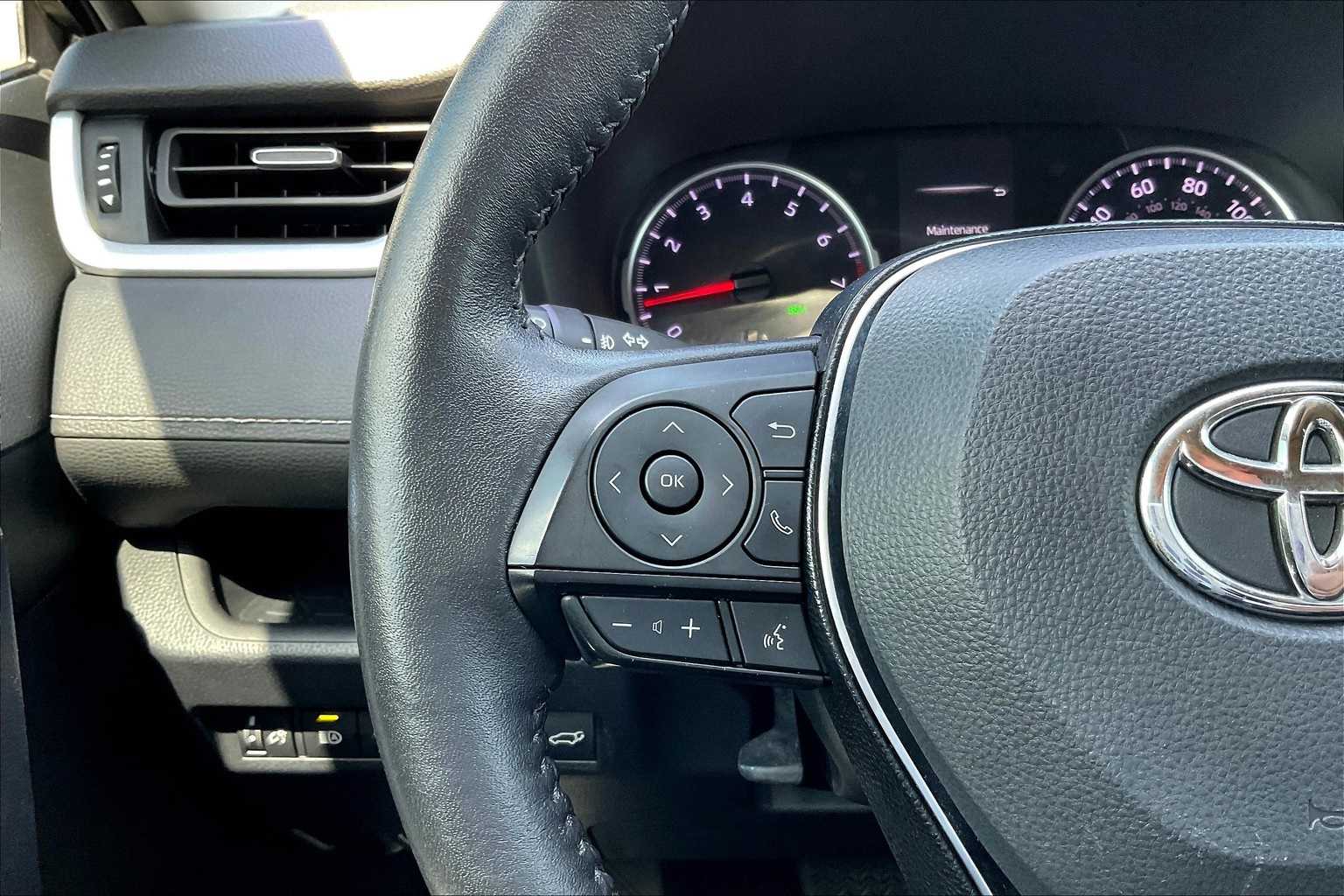 Thumbnail: 2021 Toyota RAV4 - 24