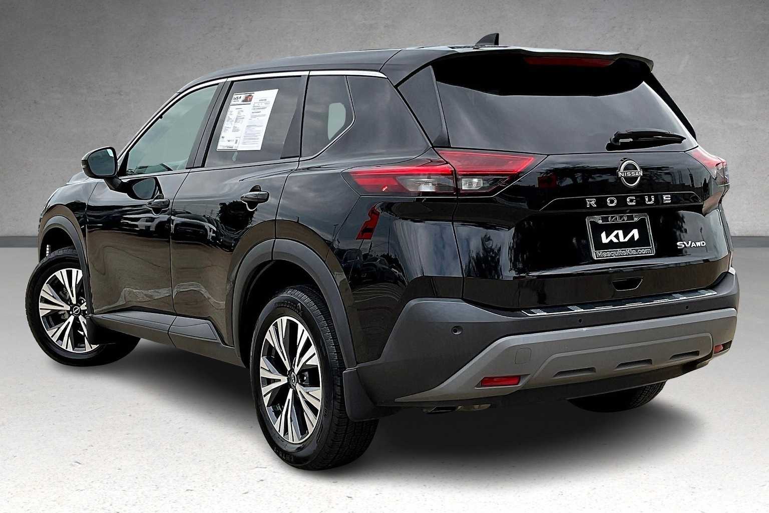 2022 Nissan Rogue SV photo 4