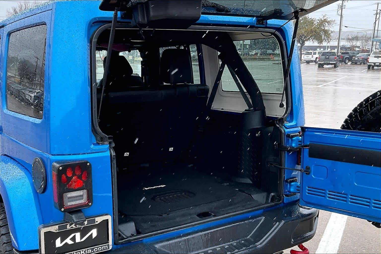 Thumbnail: 2016 Jeep Wrangler - 17