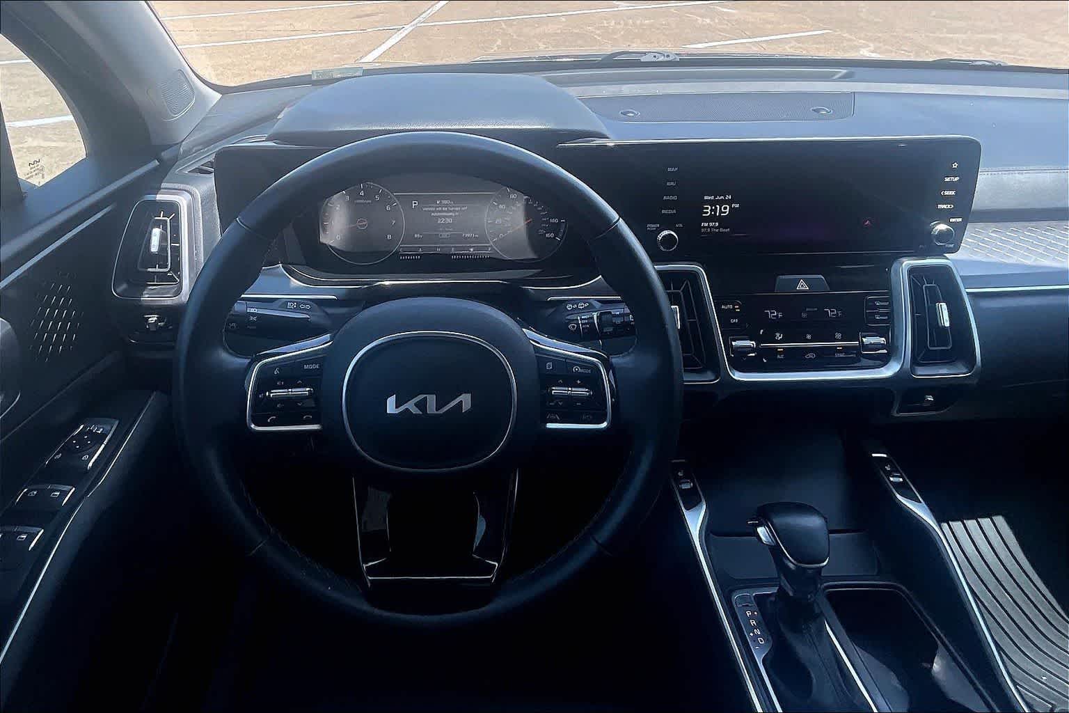 Thumbnail: 2023 Kia Sorento - 12