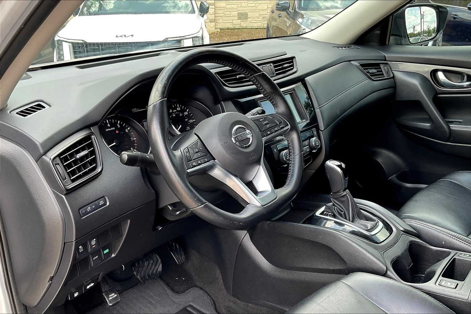 Used 2017 Nissan Rogue SV with VIN JN8AT2MTXHW392039 for sale in Mesquite, TX
