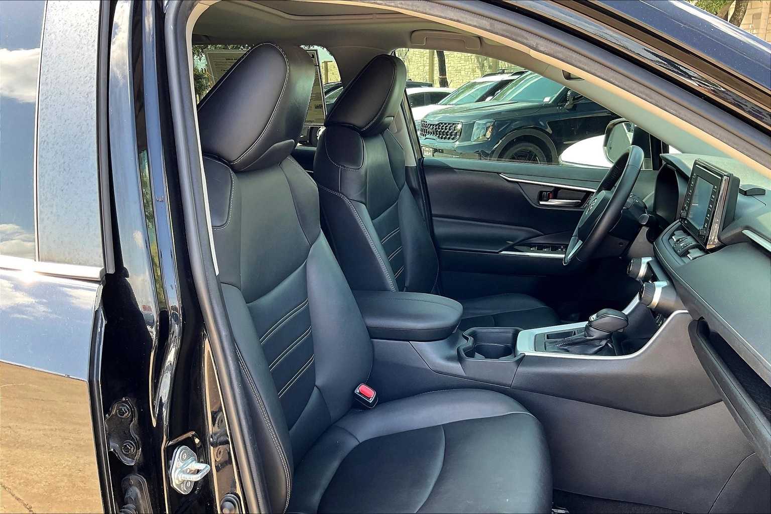 Thumbnail: 2021 Toyota RAV4 - 13