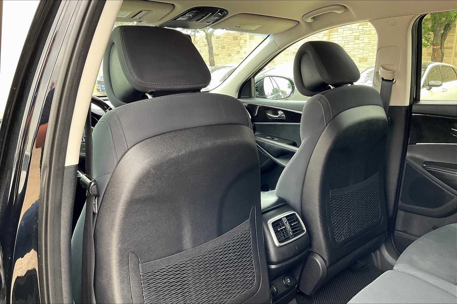 Thumbnail: 2016 Kia Sorento - 12