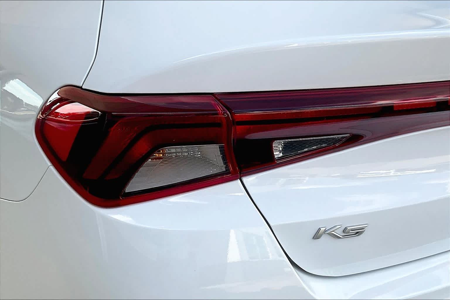 Thumbnail: 2022 Kia K5 - 32