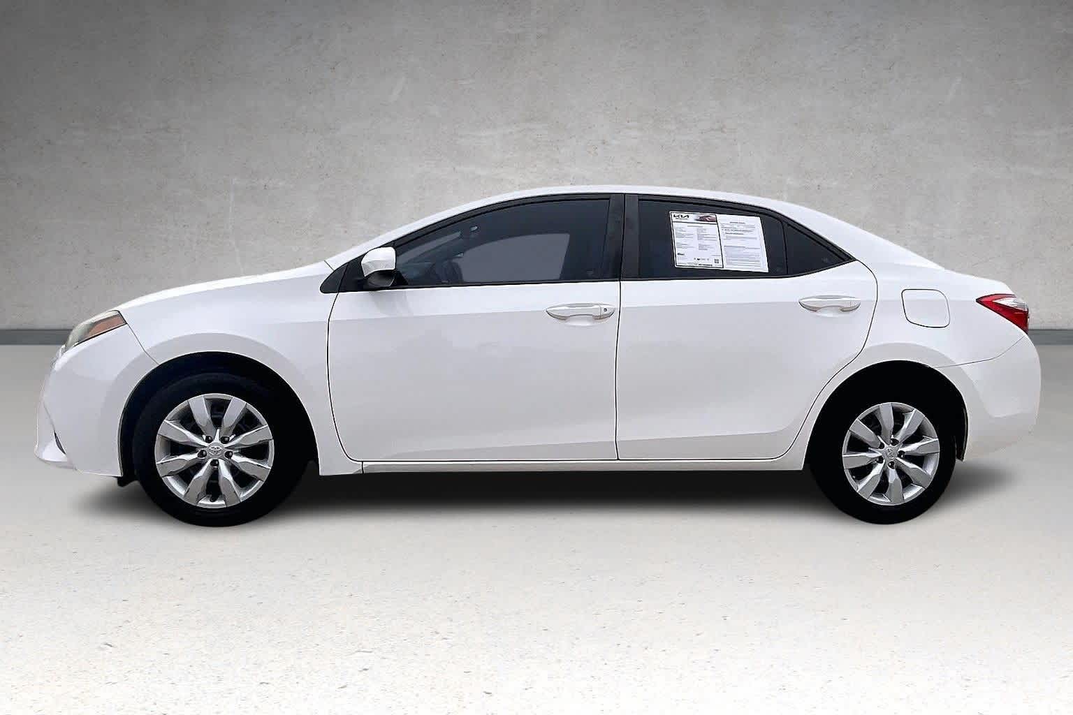 Thumbnail: 2015 Toyota Corolla - 3