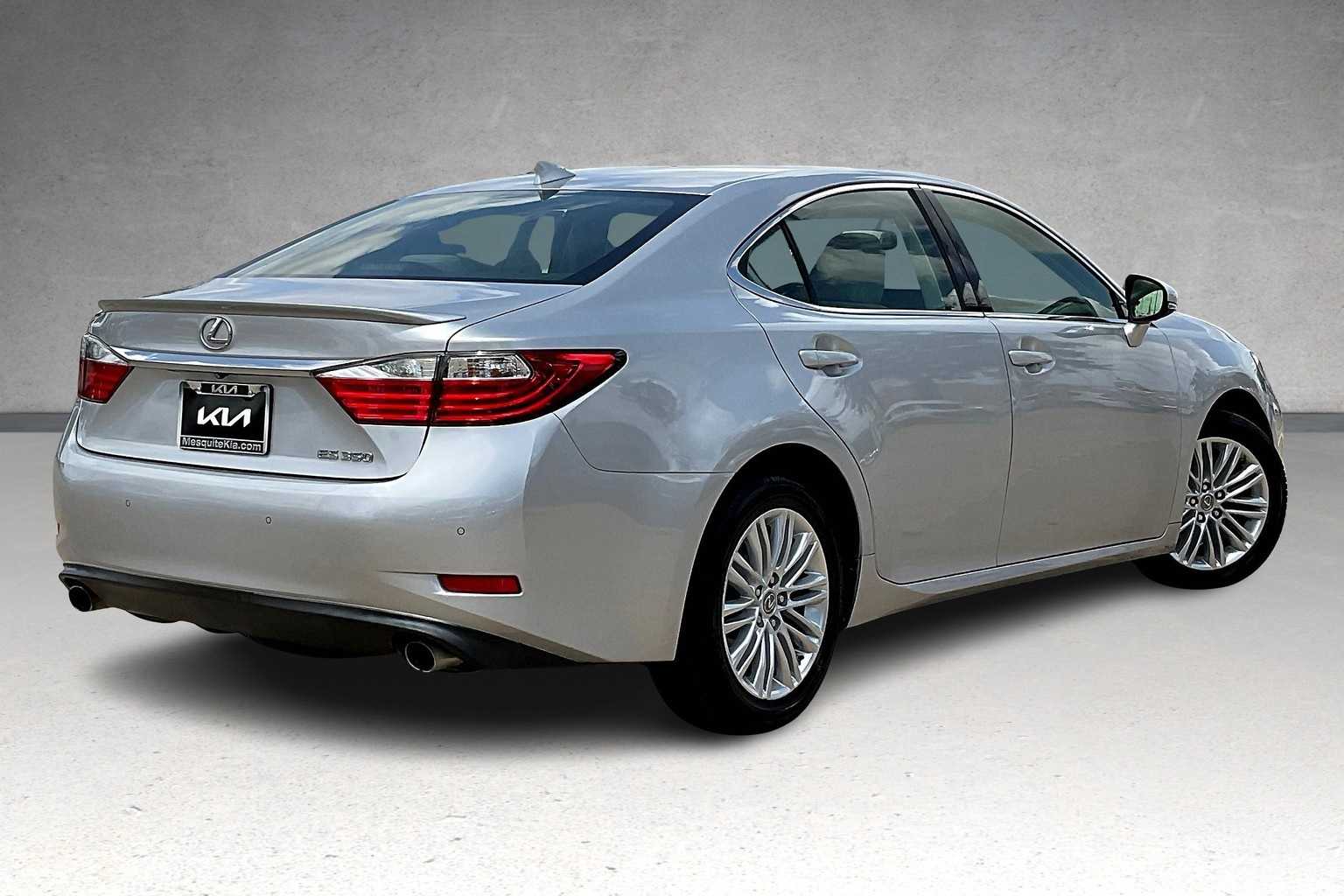 Thumbnail: 2015 Lexus ES - 22
