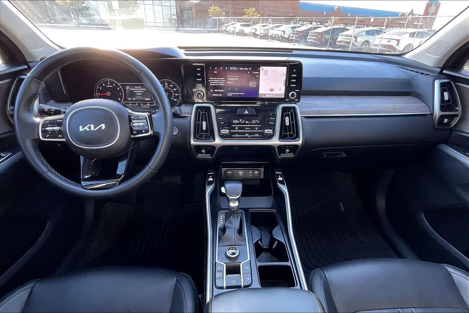 Thumbnail: 2023 Kia Sorento - 10