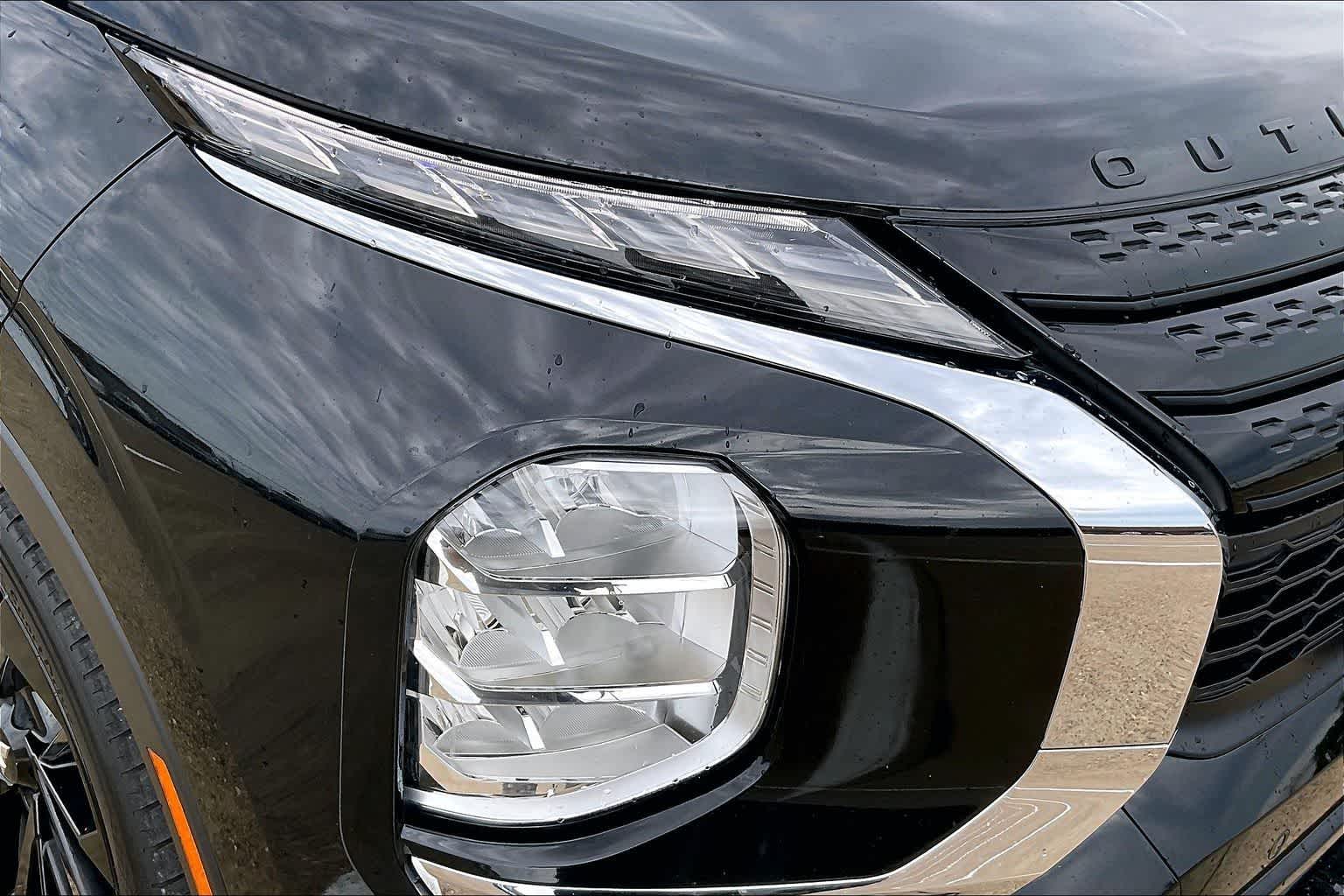 Thumbnail: 2023 Mitsubishi Outlander - 30