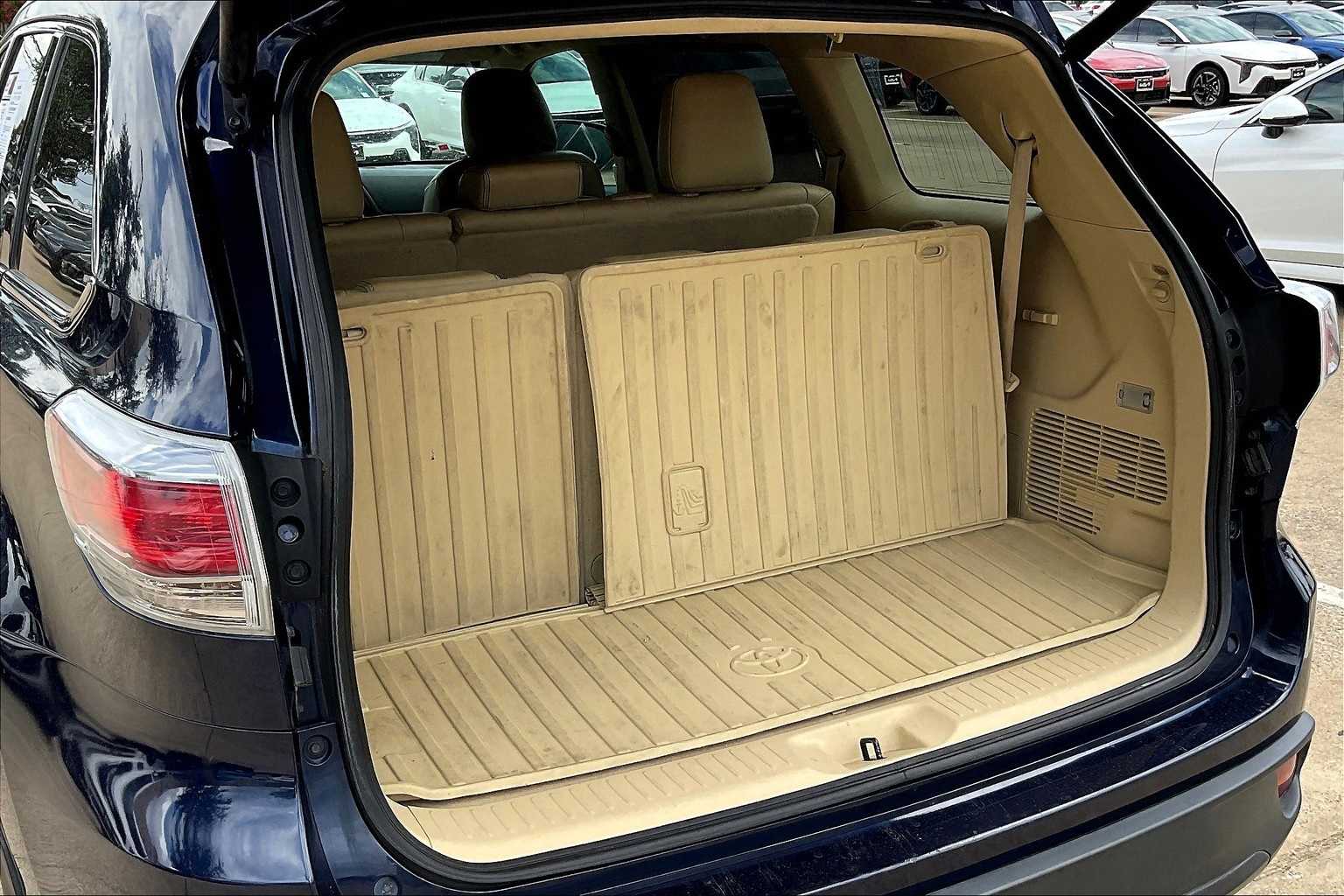 Thumbnail: 2016 Toyota Highlander - 18