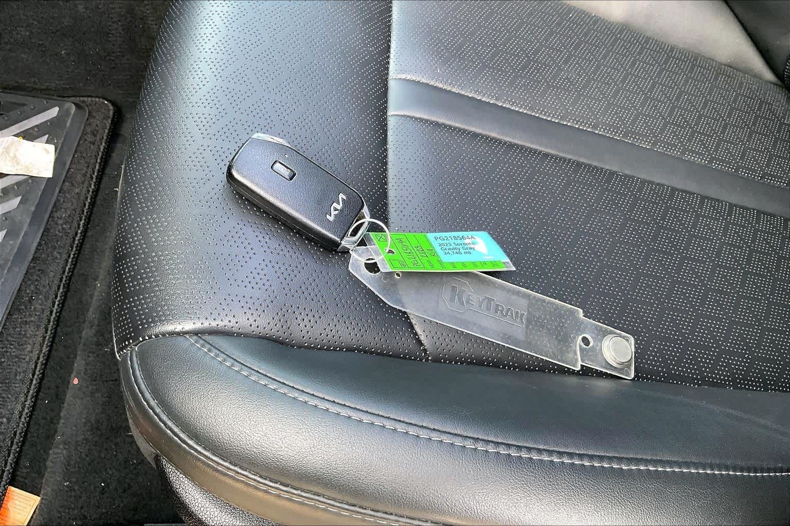 Thumbnail: 2023 Kia Sorento - 18