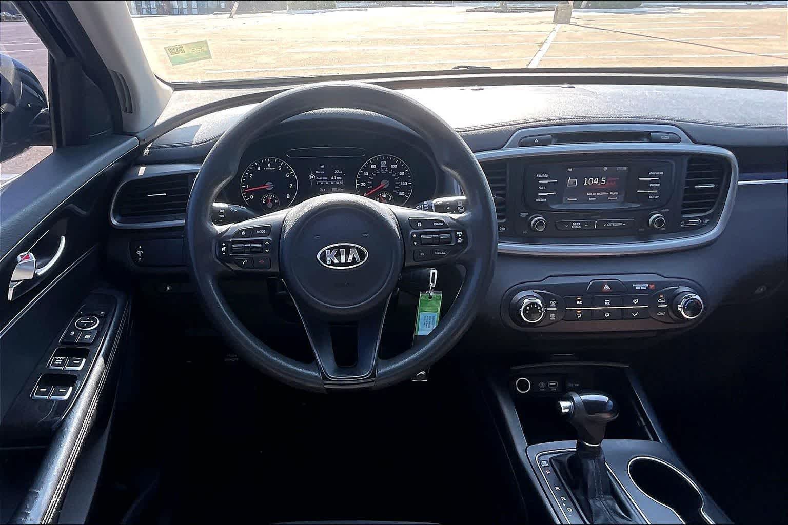Thumbnail: 2016 Kia Sorento - 12