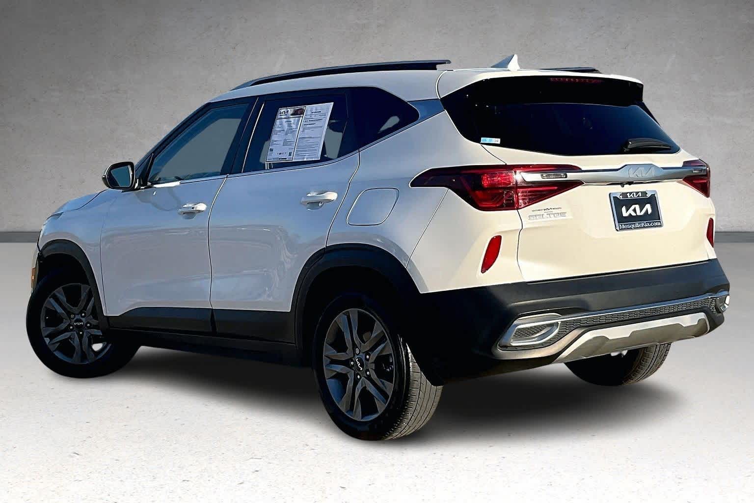 Thumbnail: 2023 Kia Seltos - 4