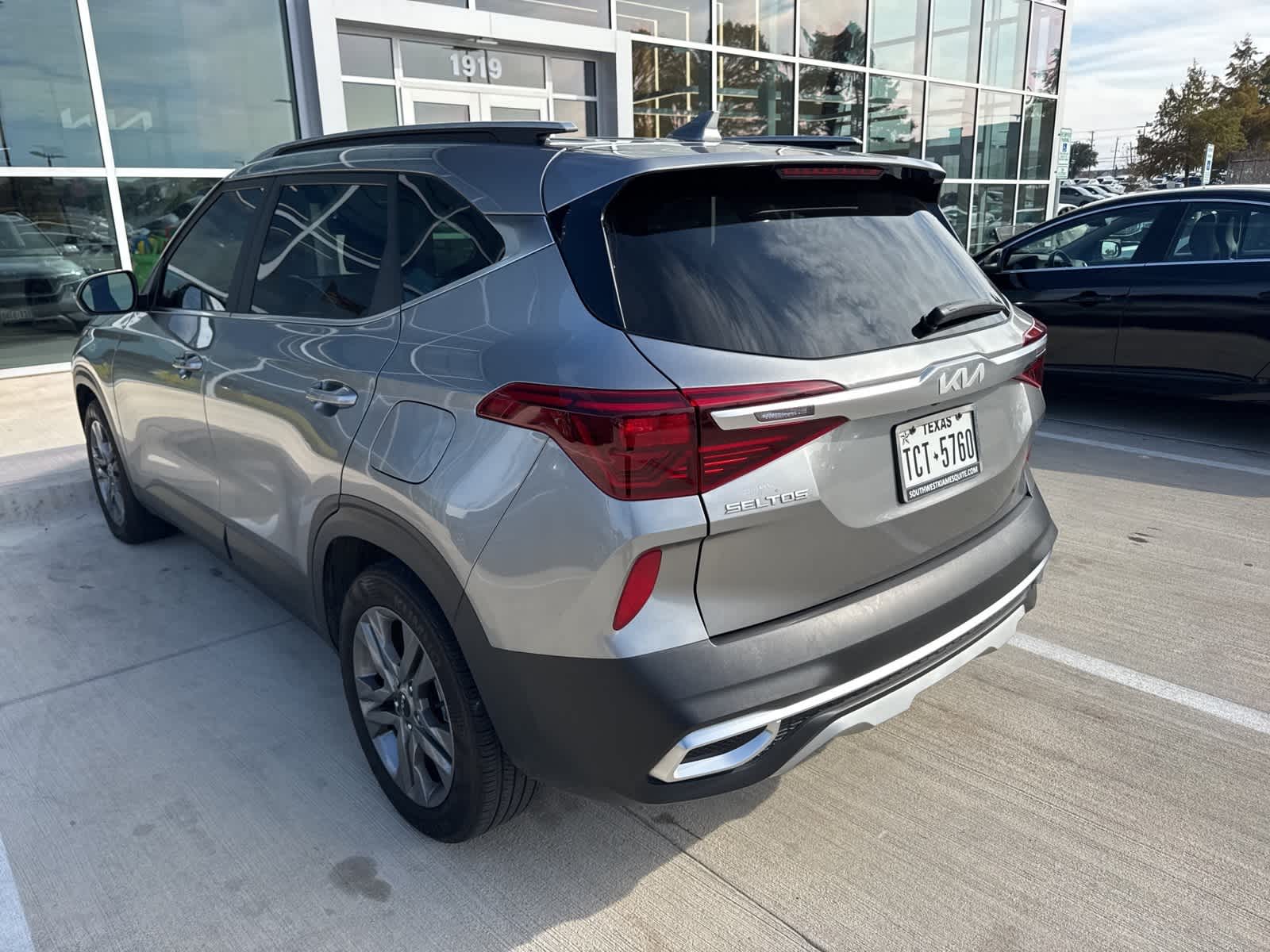 Thumbnail: 2023 Kia Seltos - 4