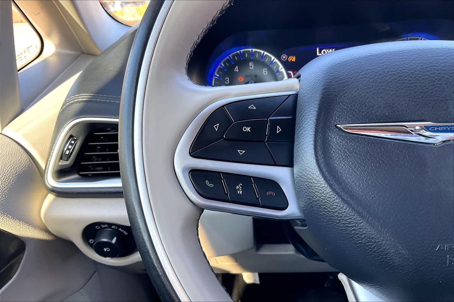 Thumbnail: 2017 Chrysler Pacifica - 24