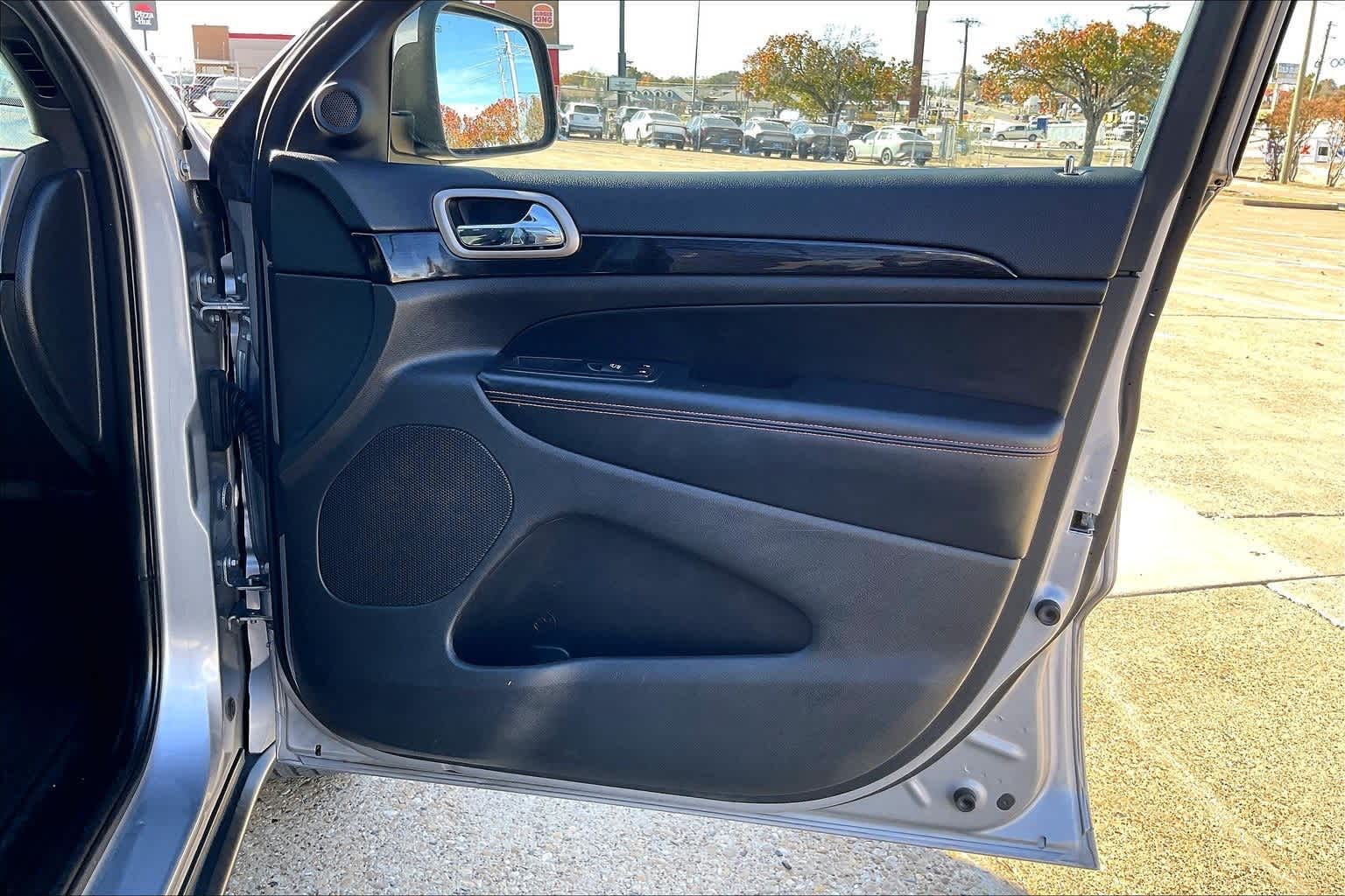 Thumbnail: 2016 Jeep Grand Cherokee - 28