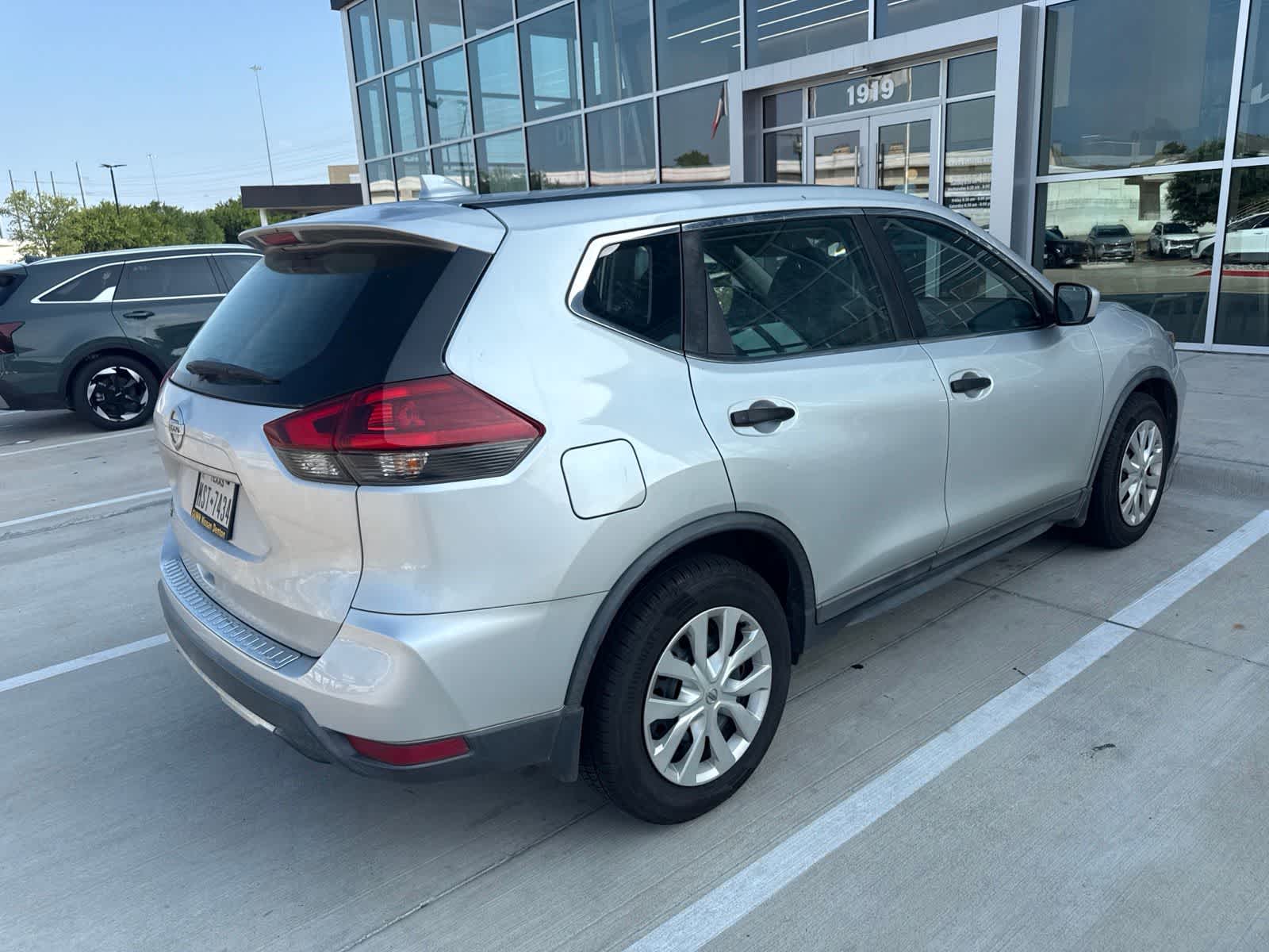 Thumbnail: 2018 Nissan Rogue - 4