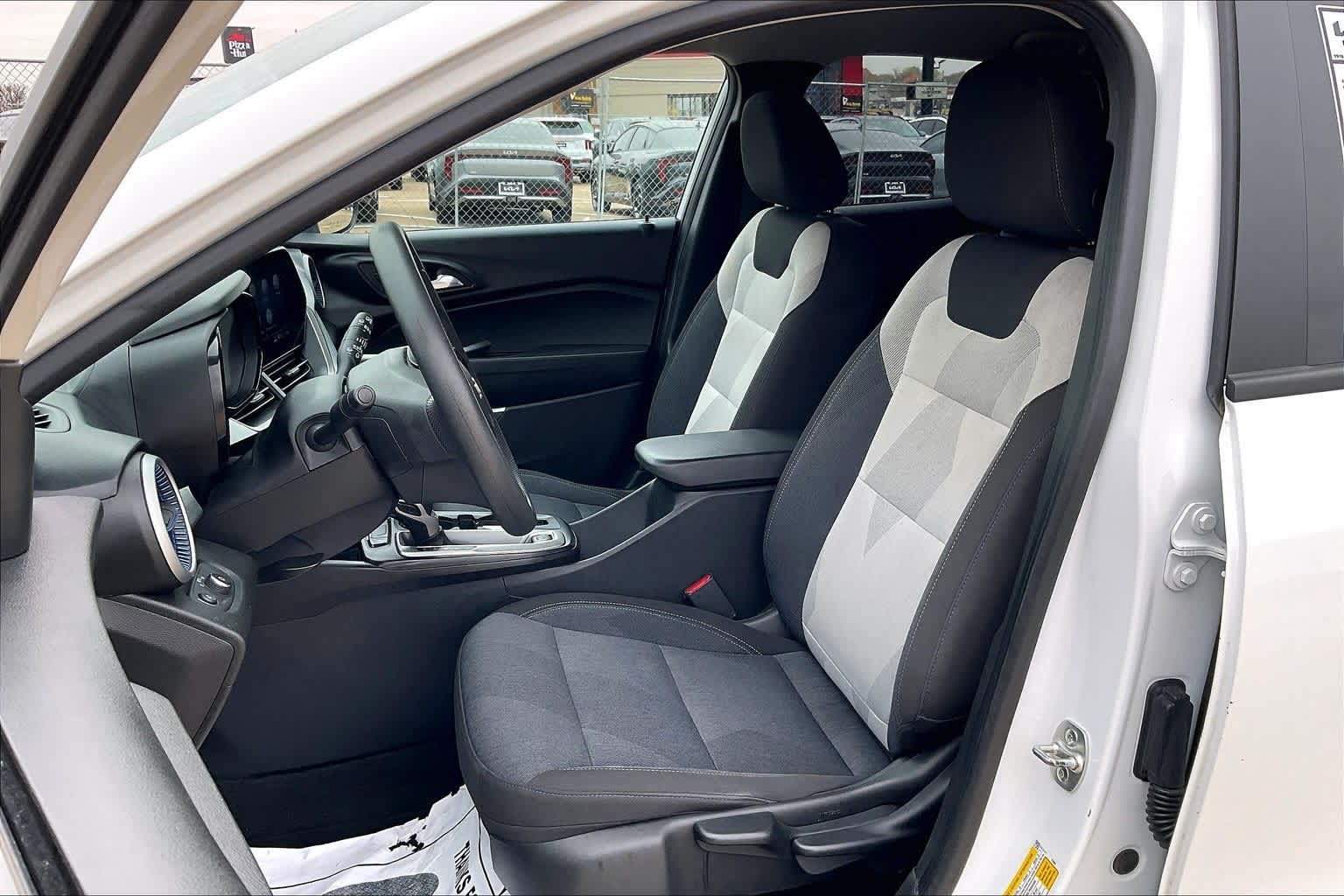 Thumbnail: 2024 Chevrolet Trax - 11