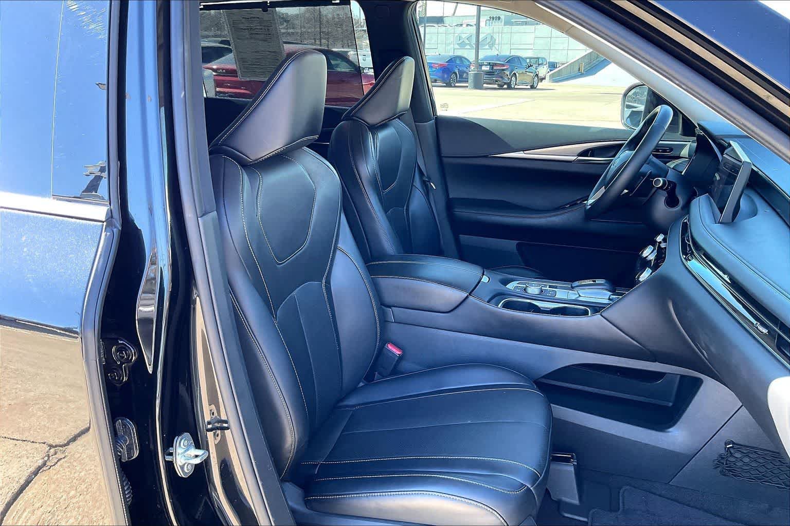 Thumbnail: 2023 INFINITI QX60 - 12