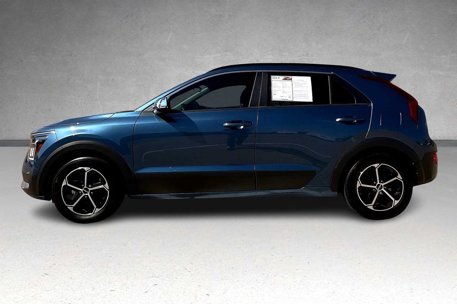 2023 Kia Niro EX photo 3