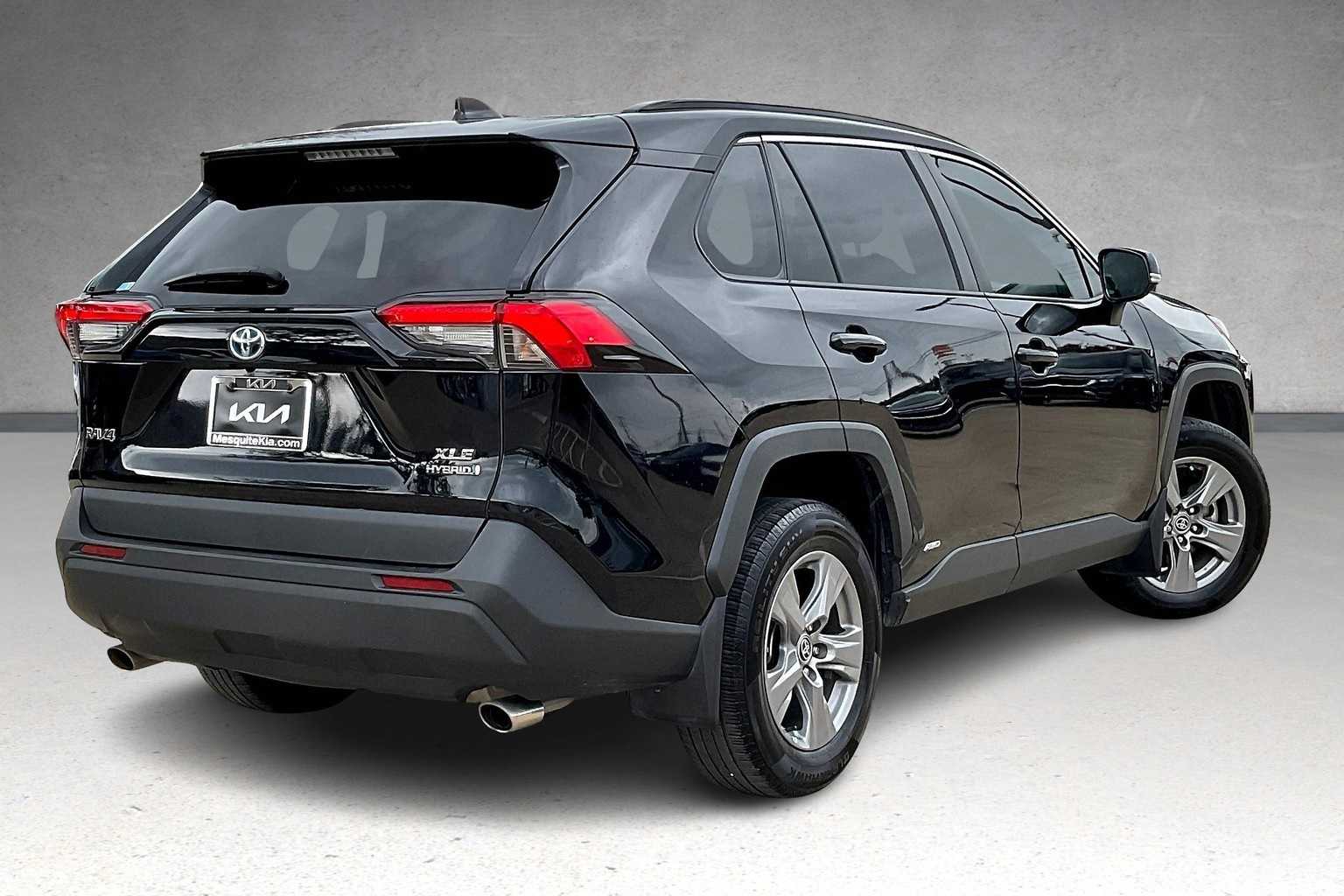 Thumbnail: 2022 Toyota RAV4 - 22
