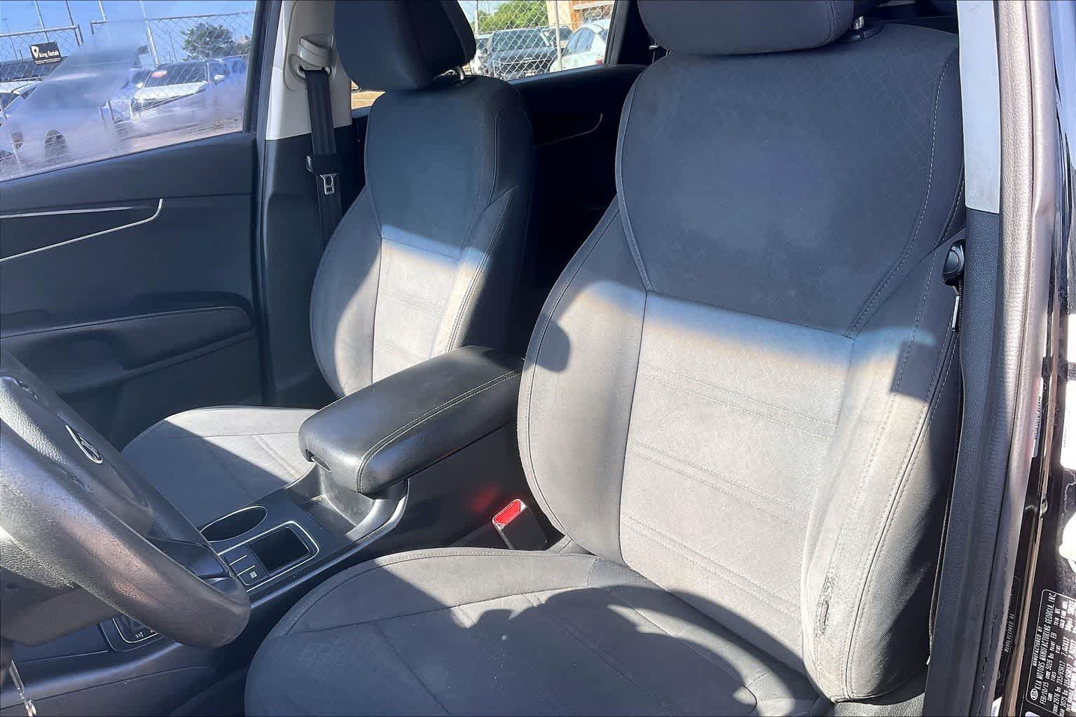 Thumbnail: 2016 Kia Sorento - 9