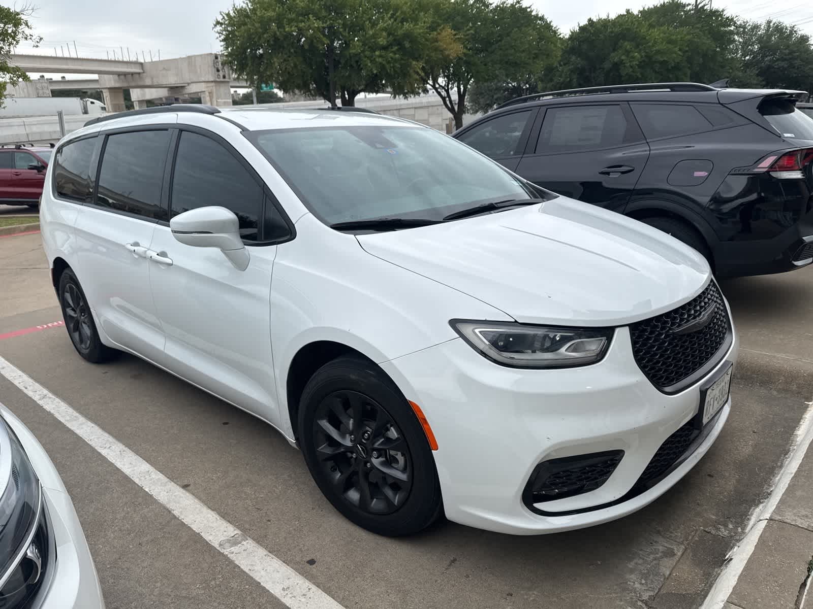 Thumbnail: 2021 Chrysler Pacifica - 3