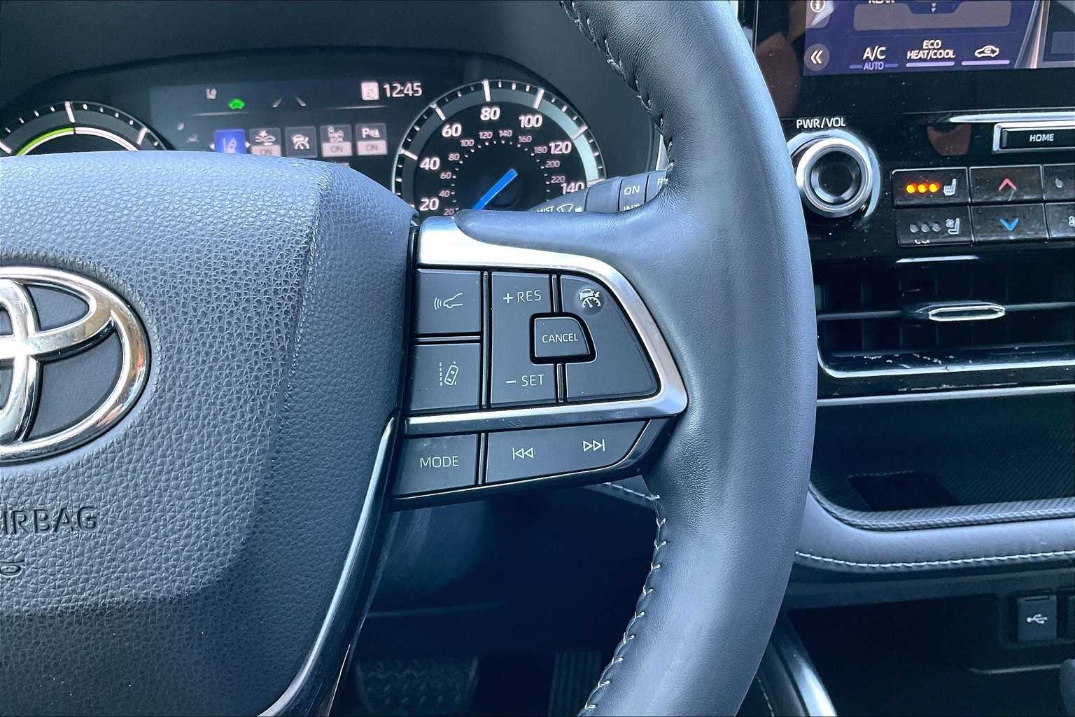 Thumbnail: 2021 Toyota Highlander - 25