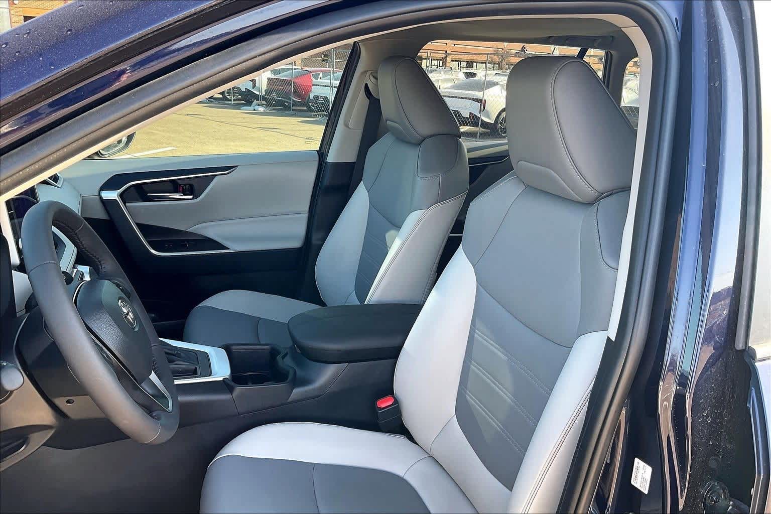 Thumbnail: 2025 Toyota RAV4 - 11