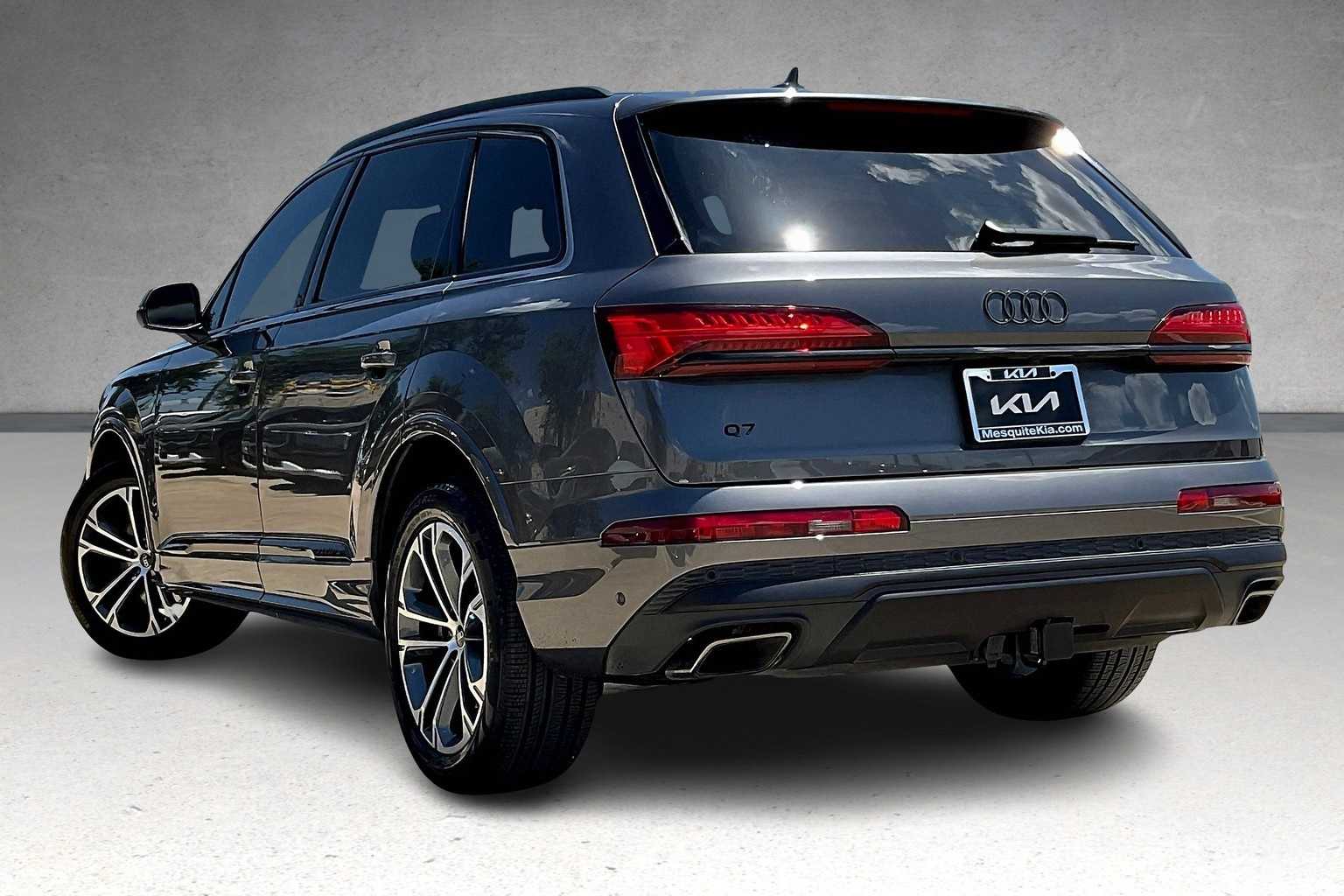 2025 Audi Q7 45 Premium photo 4