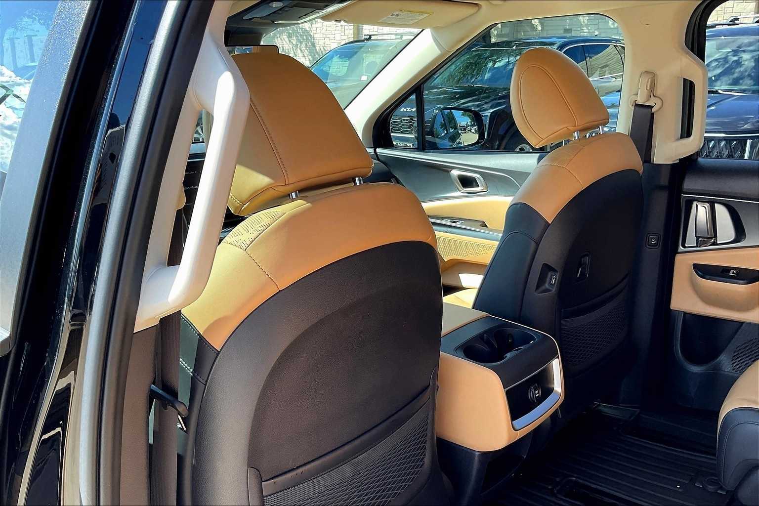2024 Kia Carnival LX 12