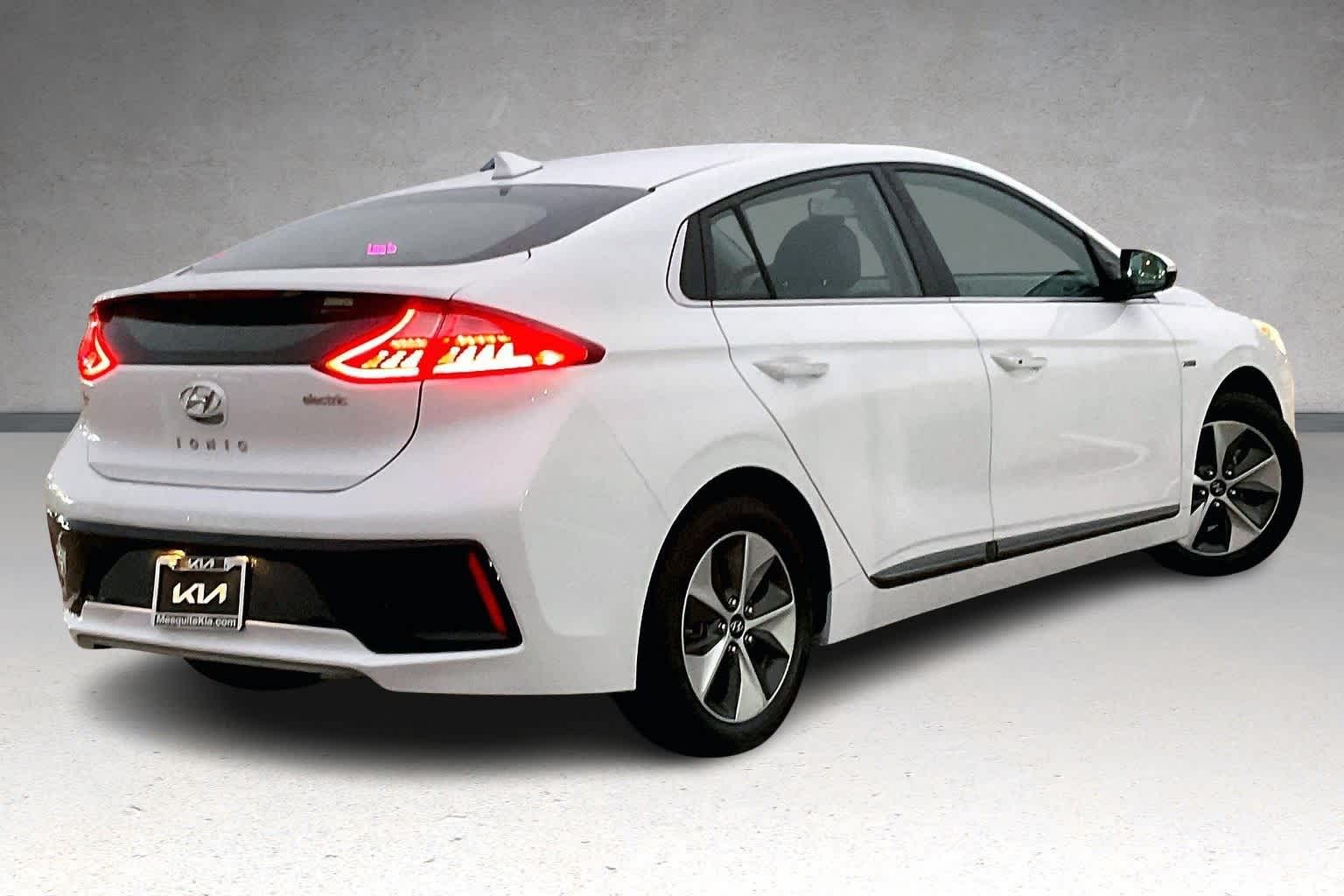 Thumbnail: 2019 Hyundai Ioniq - 21