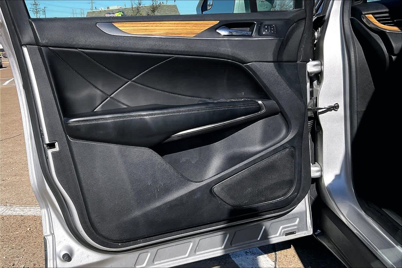 Thumbnail: 2015 Lincoln MKC - 27