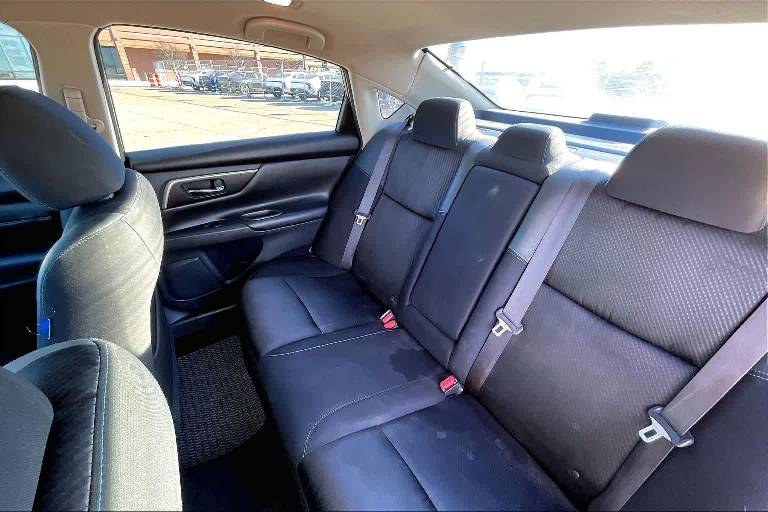 Thumbnail: 2017 Nissan Altima - 29