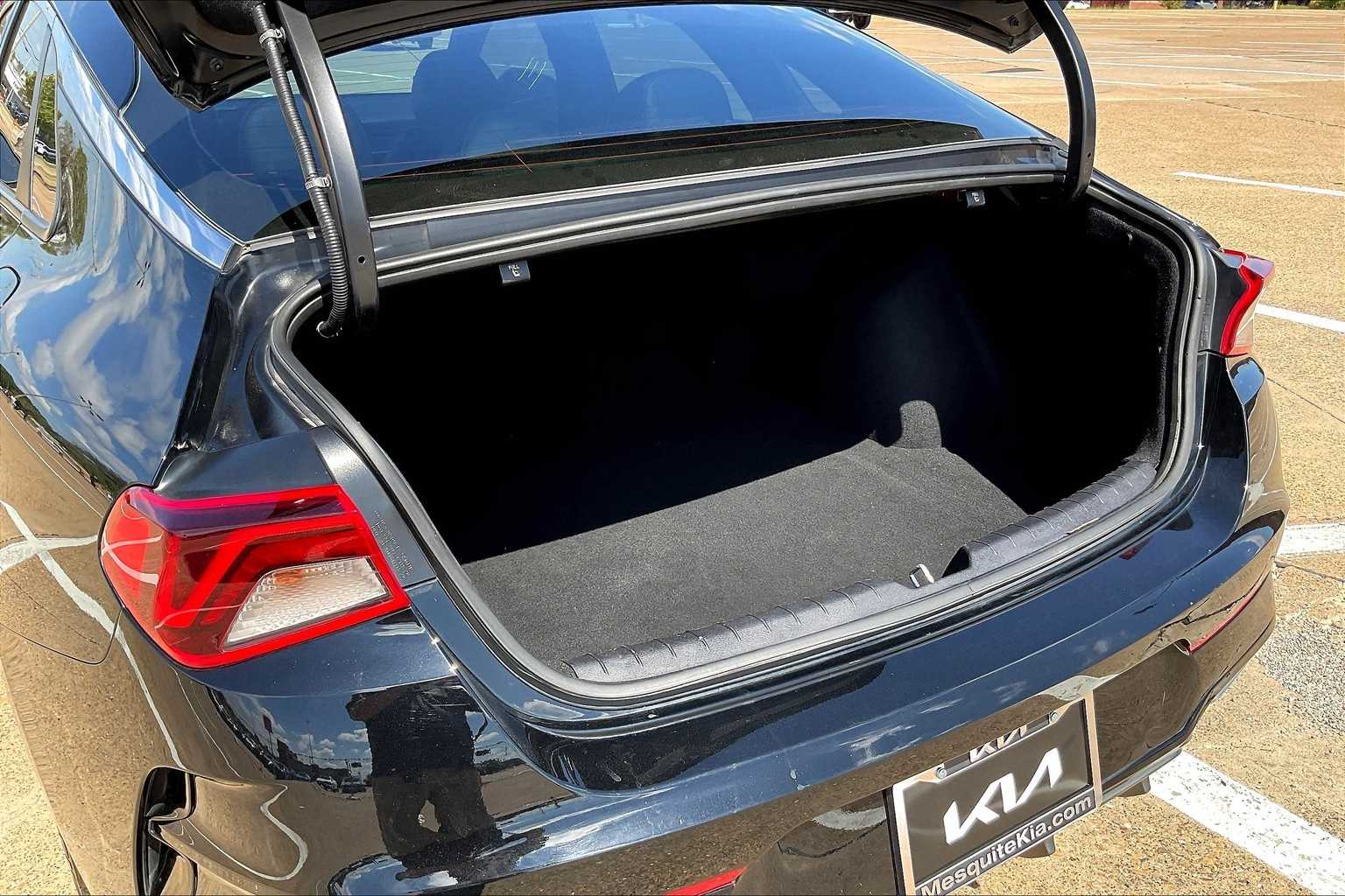 Thumbnail: 2023 Kia K5 - 18