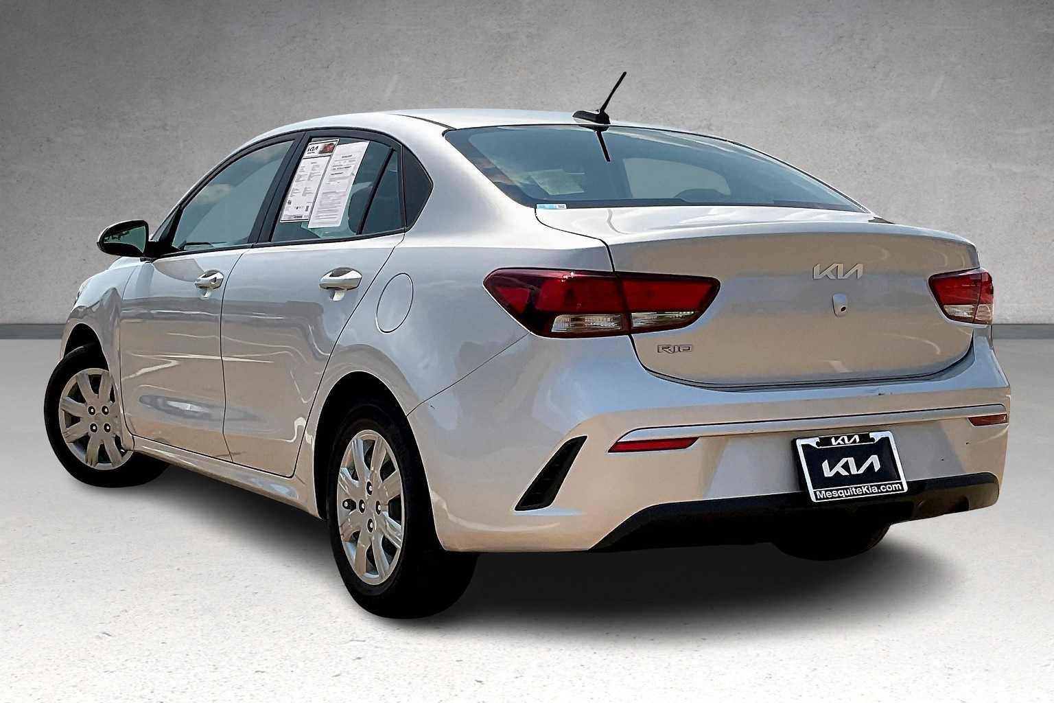 2023 Kia Rio LX photo 3