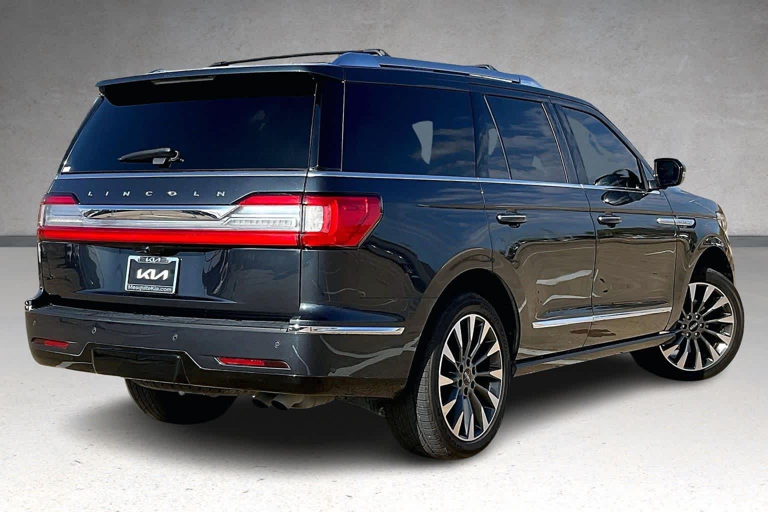 Thumbnail: 2021 Lincoln Navigator - 21