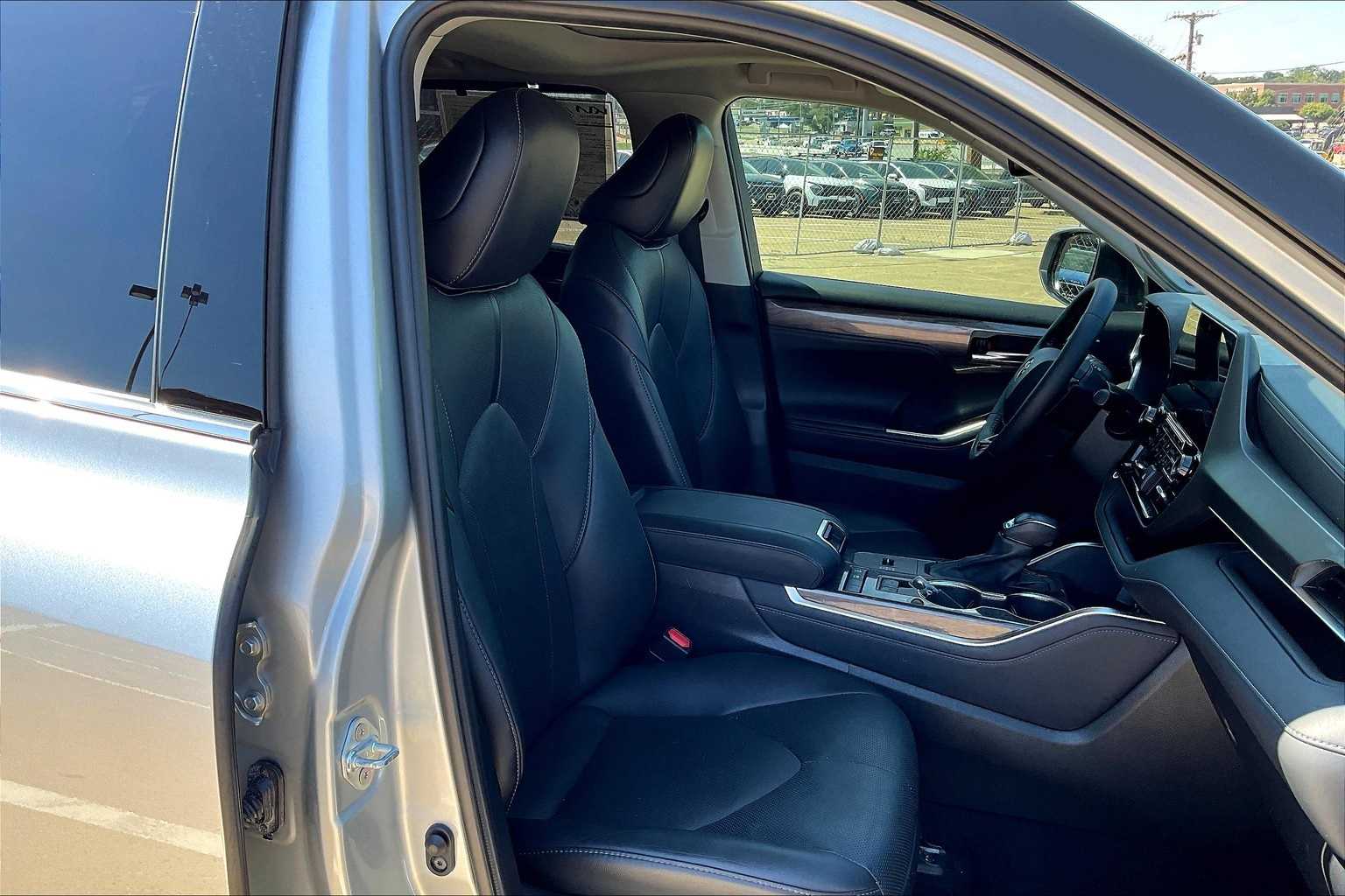 Thumbnail: 2021 Toyota Highlander - 13